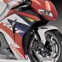 Nouveauté 2012 - Honda: La concurrence peut trembler la descendante de la RC45 arrive