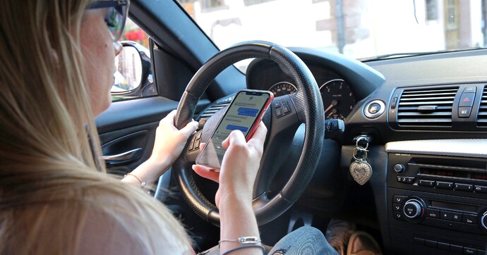 Les mauvais chiffres de la sécurité routière vont-ils pousser de plus en plus de préfectures à suspendre le permis pour l’utilisation du portable au volant ?