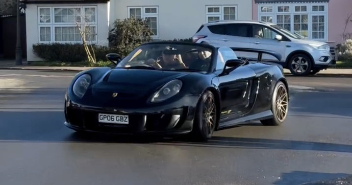 Cette fausse Porsche Carrera GT fait illusion quelques secondes seulement