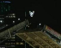 Vidéo : Robbie Maddison flip le Tower Bridge de Londres