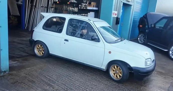 Micrabusa : quand le cœur d’une Suzuki Hayabusa tente de réanimer une Nissan Micra