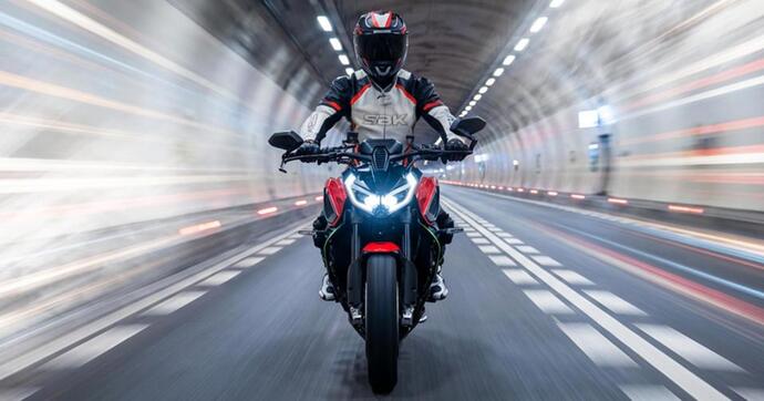 Sportive, custom et roadster, les nouveautés 2026 QJ Motor arrivent en France et on connaît leurs tarifs