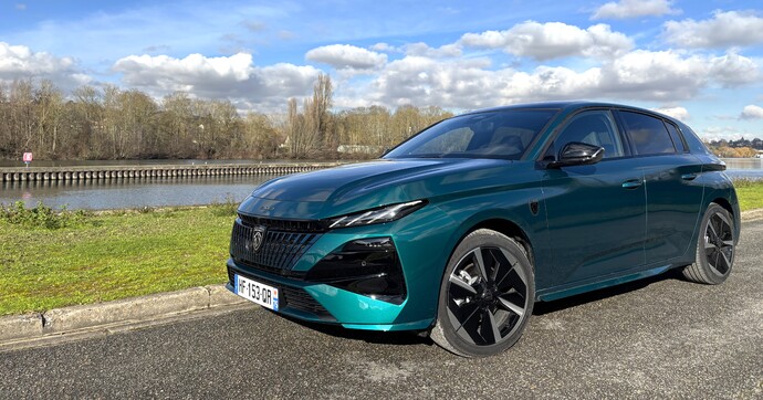La Peugeot E-308 restylée est-elle devenue une bonne voiture électrique grâce son aéro et sa batterie revus ?