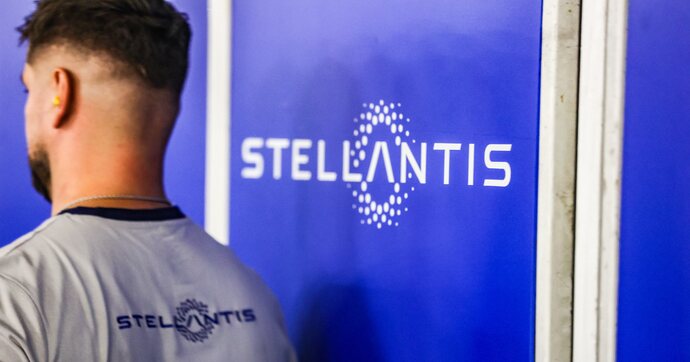 Pertes nettes, zéro dividendes, coup de frein brutal sur l’électrique : Stellantis veut s’empresser de faire oublier le cauchemar de 2025