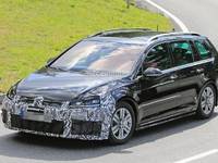 Surprise : le break de chasse Volkswagen Golf R SW restylé sort du bois