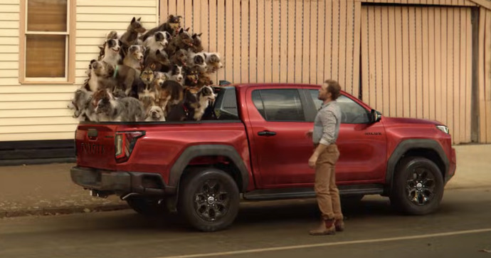 Comment la marque Toyota fait-elle pour se faire régulièrement censurer ses pubs ?