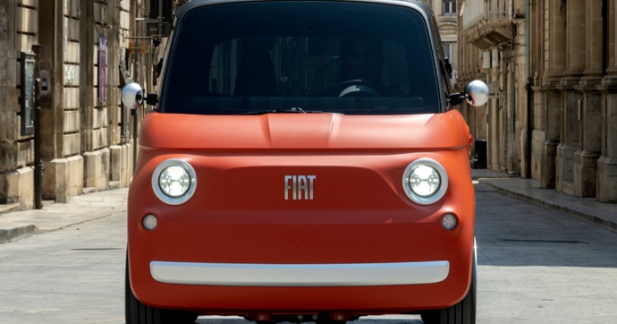 Heureusement, vous n'êtes pas obligé de choisir ce nouveau orange sur la Fiat Topolino améliorée