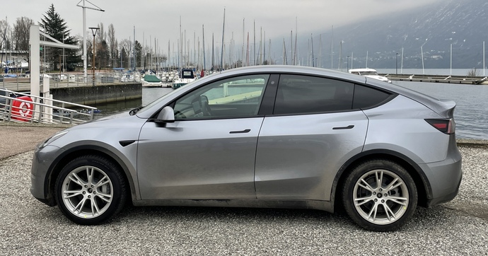 Un nouveau mode « réservé aux plus de 18 ans, débridé et sexy » dans les Tesla (existe aussi en version « complotiste »)