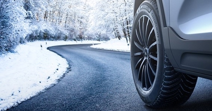 Combien de temps le pneu été va-t-il tenir sous la pression des profils quatre saisons et hiver ?