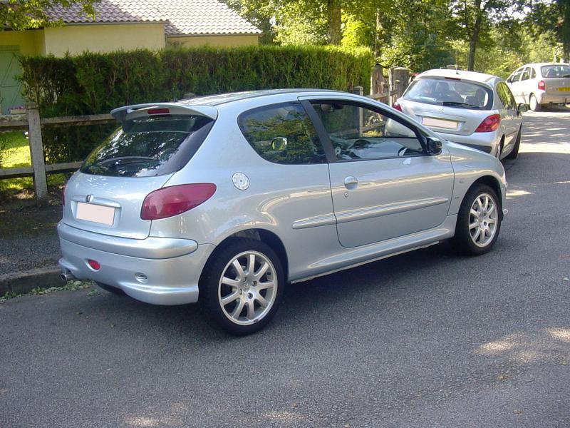 La p'tite sportive du lundi Peugeot 206 S16.
