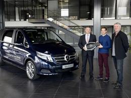 Mercedes offre un Classe V à Renaud Lavillenie