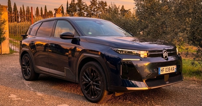 On a mesuré des choses surprenantes au volant du Citroên ë-C5 Aircross Grande Autonomie