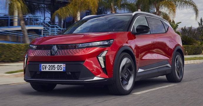 Après le Scénic électrique made in France, place au Scénic hybride fabriqué en Espagne ? La réponse de Renault