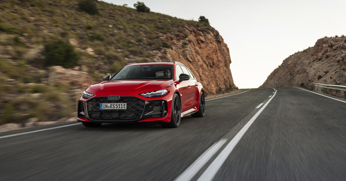 La nouvelle Audi RS 5 ne fait pas les mêmes erreurs que sa rivale de chez Mercedes-AMG mais elle pèse lourd