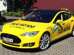Voitures électriques : Tesla et Leaf séduisent les taxis
