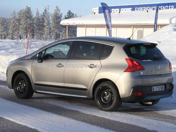 Spyshot : le Peugeot 3008 HYbrid4 continue sa mise au point