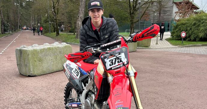 Privé de sa moto après un vol, un jeune pilote français reçoit un cadeau inattendu de Honda