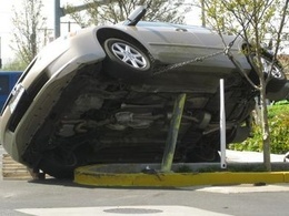 Un conducteur américain plante avec style sa Honda Accord après un petit problème de coordination