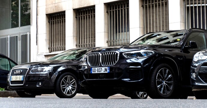 Voiture de fonction : bientôt la fin des berlines de luxe en entreprise ? Un rapport préconise une mesure radicale.