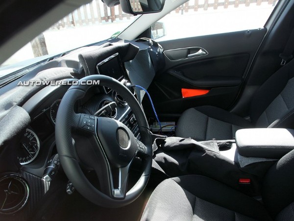 Surprise : la Mercedes GLA montre son intérieur