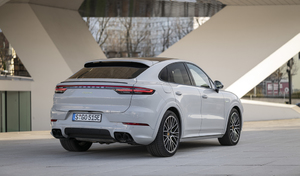 Porsche augmente la capacité des batteries du Cayenne hybride