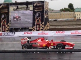 Kobayashi met une Ferrari F60 dans le mur à Moscou