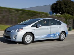 La nouvelle Toyota Prius hybride rechargeable sera testée au Canada