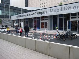 En direct du Salon de Francfort : BMW s'achète une éco-conscience et rend service aux parents