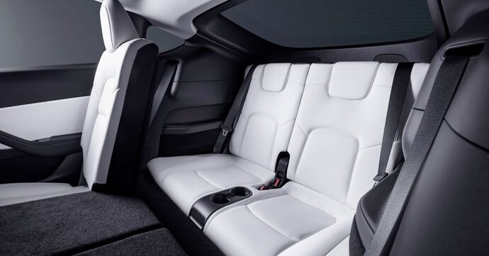 Le Tesla Model Y à 7 places est de retour et il reste plus cher qu’un Peugeot E-5008