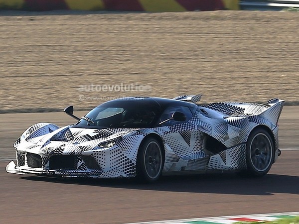 Surprise : des ailerons apparaissent sur la future LaFerrari XX 