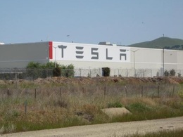 Tesla annonce l'achat d'une piste d'essai