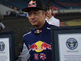 Han Yue bat le record du monde du stationnement parallèle le plus serré : 8cm !