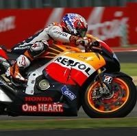 Moto GP - Grande Bretagne D.3: Stoner se mouille et Ducati prend l'eau
