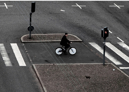 New York fait cohabiter intelligemment automobilistes et cyclistes grâce à une piste cyclable innovante