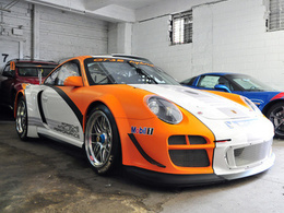 Mais qu’est-ce qu’elle fait là ? La Porsche 911 GT3-R Hybrid dans un parking de New-York