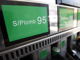 Une station parisienne affiche le litre de sans-plomb à plus de deux euros