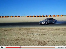 Mazda RX-8 BMI Racing quadrirotor : de l'angle, de la fumée et du bruit