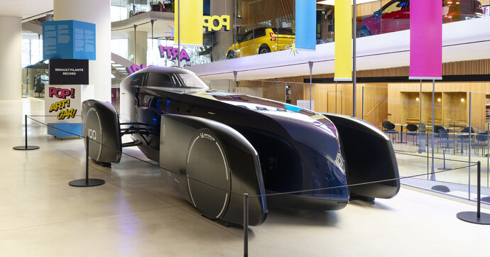 Renault orchestre un Crash Artistique et métamorphose la voiture en icône Pop Art.