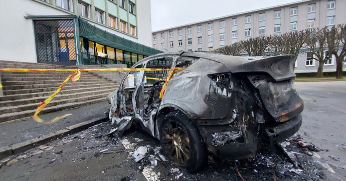 Incendies de batteries : ce n’est pas votre voiture électrique qui devrait vous inquiéter le plus