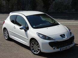 Ventes France en mars : la Peugeot 207 coiffe au poteau la Dacia Sandero