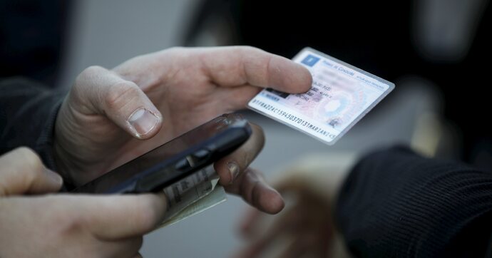 La traque aux défauts de permis prend un nouveau virage et relance le débat sur le " flicage " des salariés