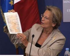 Nouvelle carte grise : elle sera plutôt "orangée" et son envoi coûtera 2,50 € !