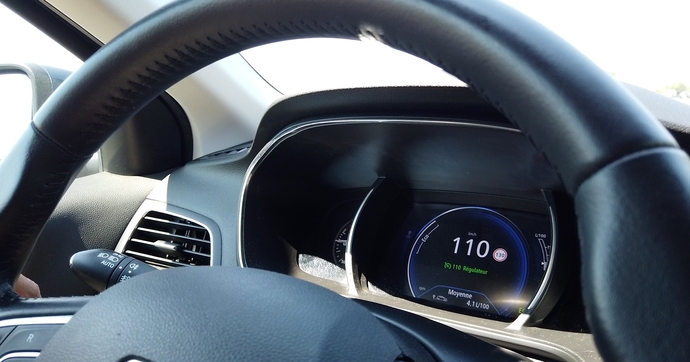 Carburant cher : rouler à 110 km/h permet d'économiser jusqu'à 25 %