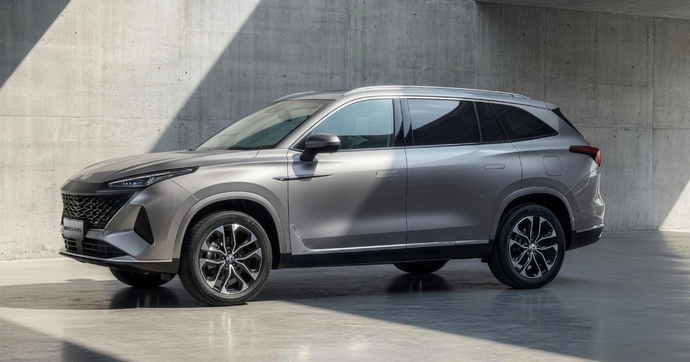 MG présente cette fois un très gros SUV hybride rechargeable à la vocation low-cost