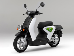 Le scooter électrique Honda EV-neo lancé cette année au Japon