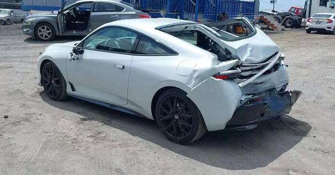Voici sans doute les deux premières Honda Prelude 6G crashées au monde