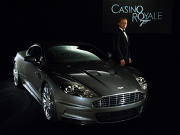 James Bond échange son Aston Martin contre une Fiat !