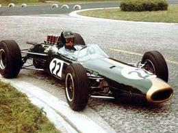 Réponse à la question du jour n° 165 : qu’a donc réalisé de très exceptionnel le pilote anglais Jack Brabham ?