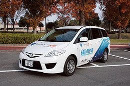 4 Mazda Premacy Hydrogen RE Hybrid roulent au Japon