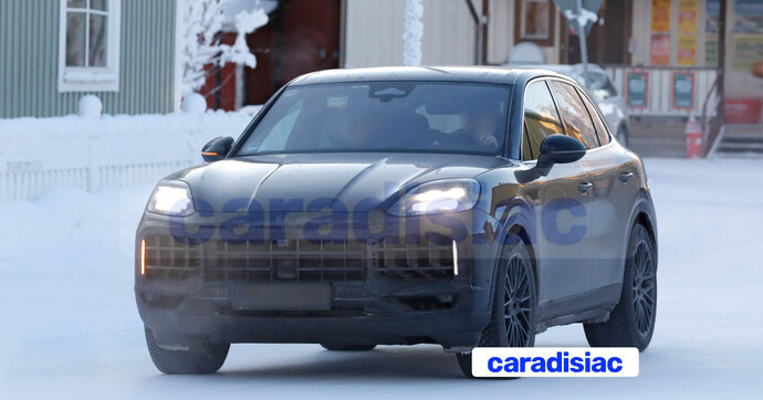 Porsche ne veut plus passer au tout électrique rapidement et la marque va conserver son Cayenne thermique en le restylant.